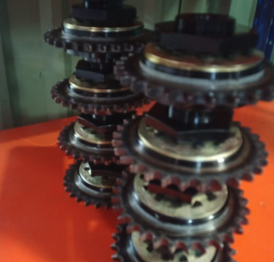 khớp nối xích, khớp nối trục, khớp nối cơ khí, coupling xích, khớp nối bánh xích, nối trục máy, khớp nối tải nặng, khớp nối công nghiệp, khớp nối AKAGITECH, khớp nối truyền động, truyền mô-men xoắn, khớp nối truyền động băng tải, khớp nối máy gia công