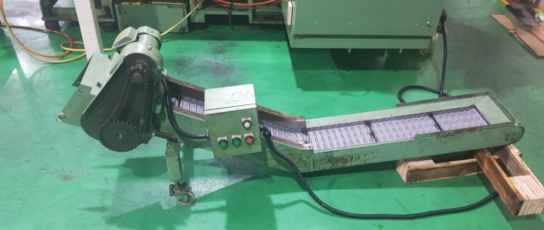 Băng Tải Chip Kiểu Bản Lề – Tối Ưu Quá Trình Thu Gom Phoi Kim Loại 2025-06-13 at 11.00
